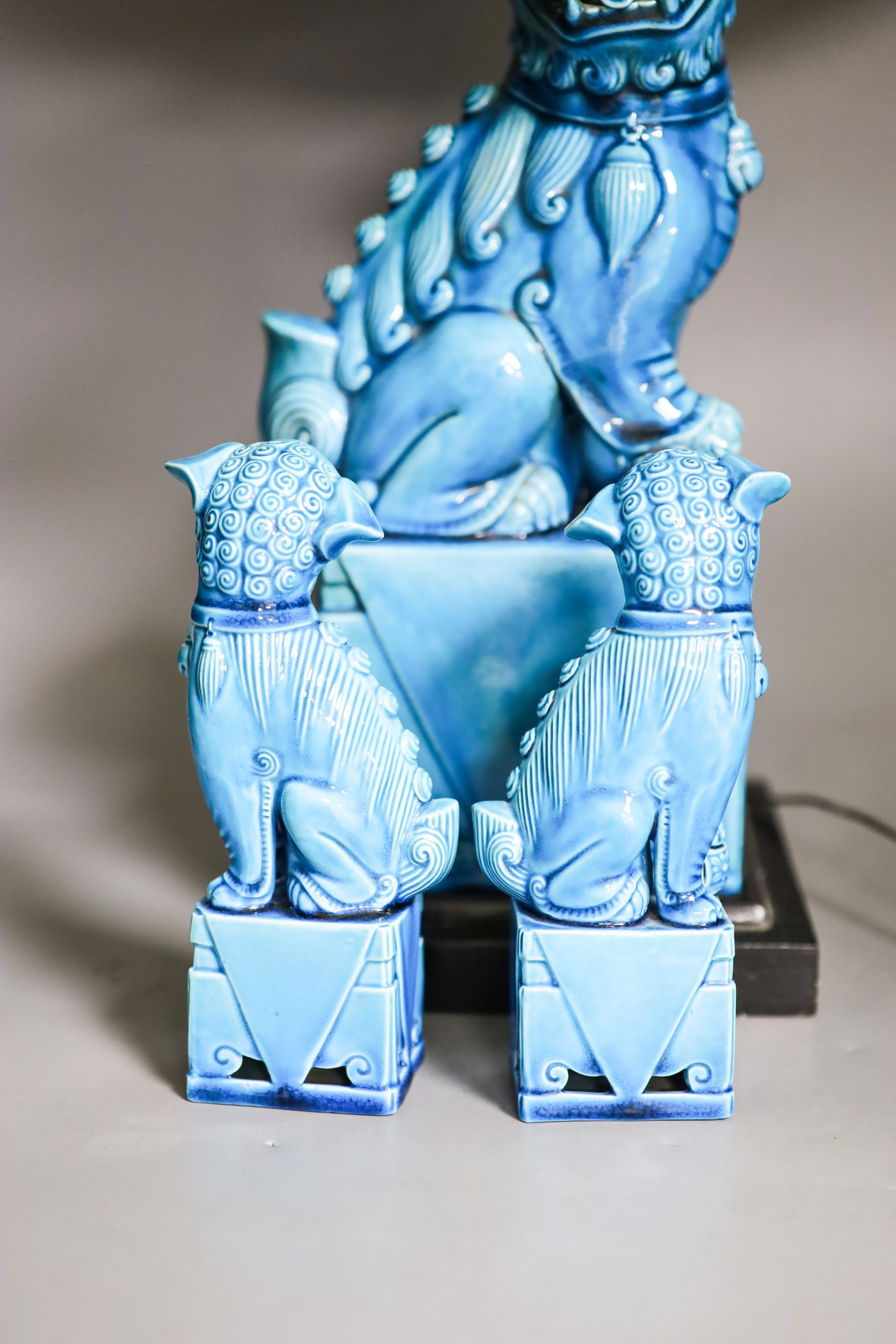 A Chinese turquoise glazed Buddhist lion table lamp and a pair of small lions (3)